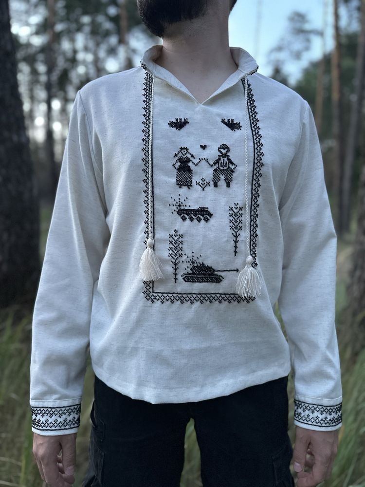 Чоловіча сорочка вишита бісером.