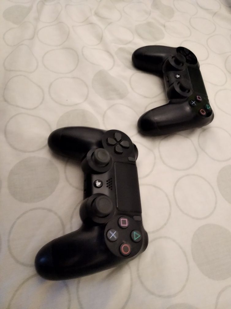 Dois controlos de ps4