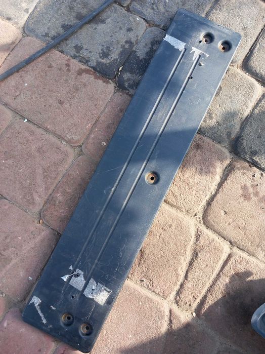 Ramka tablicy rejestracyjnej Jaguar XE X760