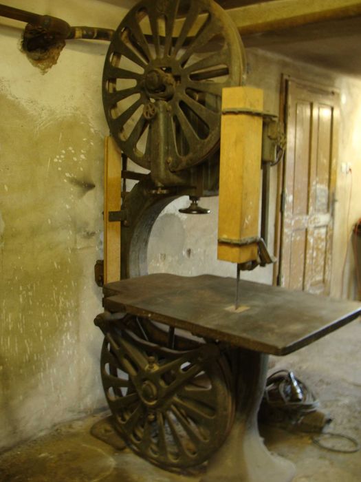 Piła taśmowa do drewna