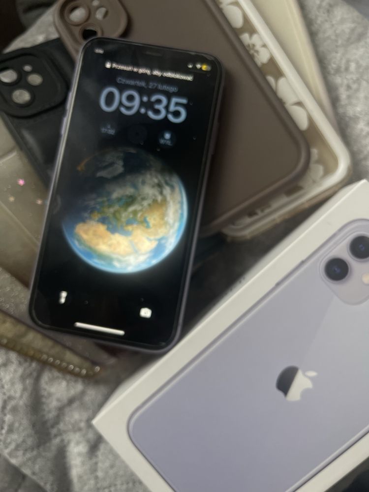 Iphone 11 zadbany stan bardzo dobry + zestaw etui