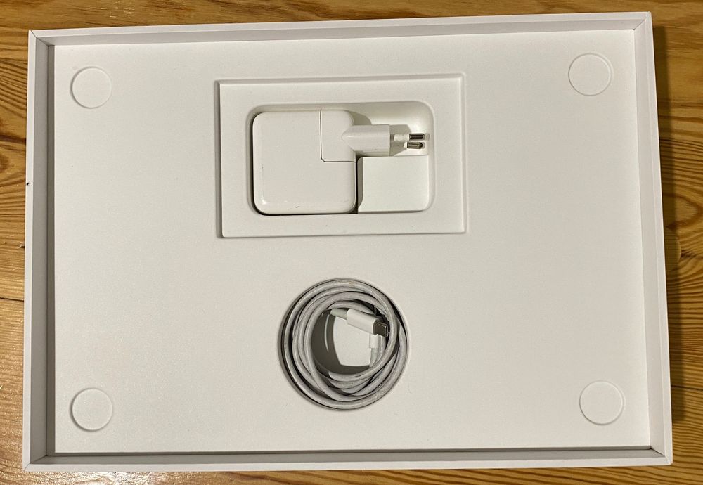 MacBook Air 13-inch 2020 / M1/ 8 GB RAM / 256 GB SSD