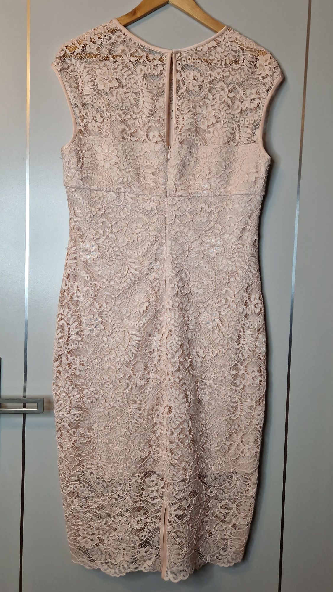 Elegancka sukienka koronkowa na wesele Ralph Lauren