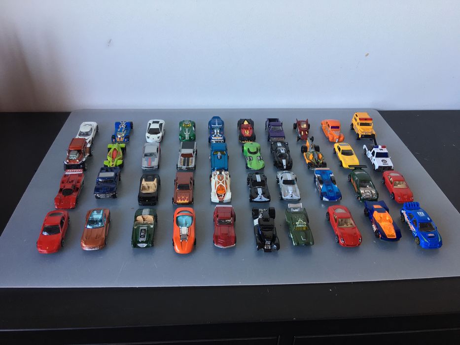 40 Carros Hot wheels+caixa
