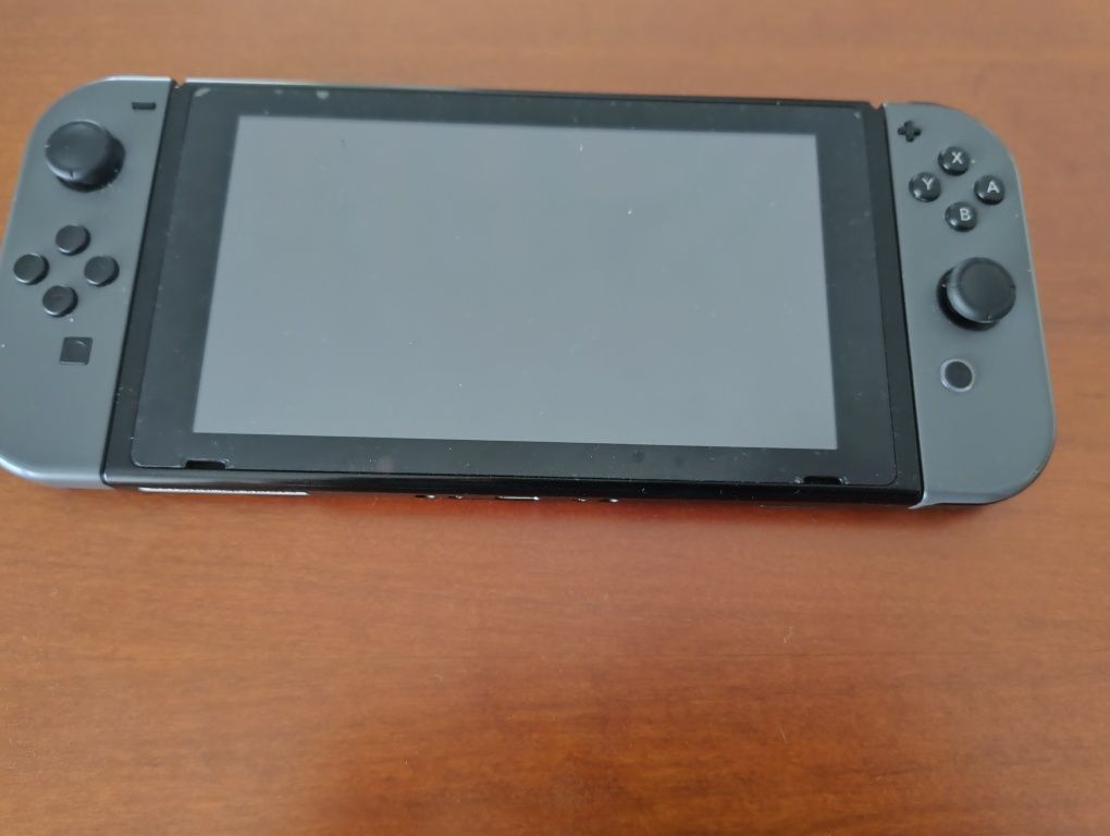 Nintendo Switch V2 + cartão SD