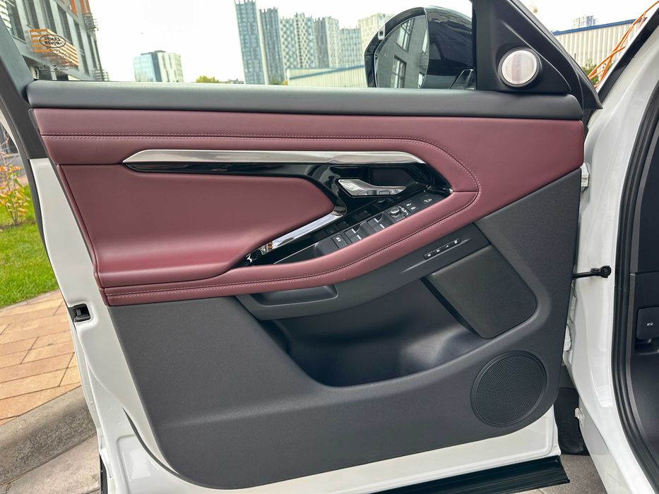 Range Rover Evoque P250 Autobiography