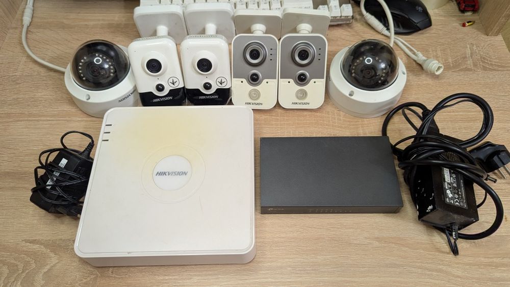 Комплект відеоспостереження Hikvision на 6 камер