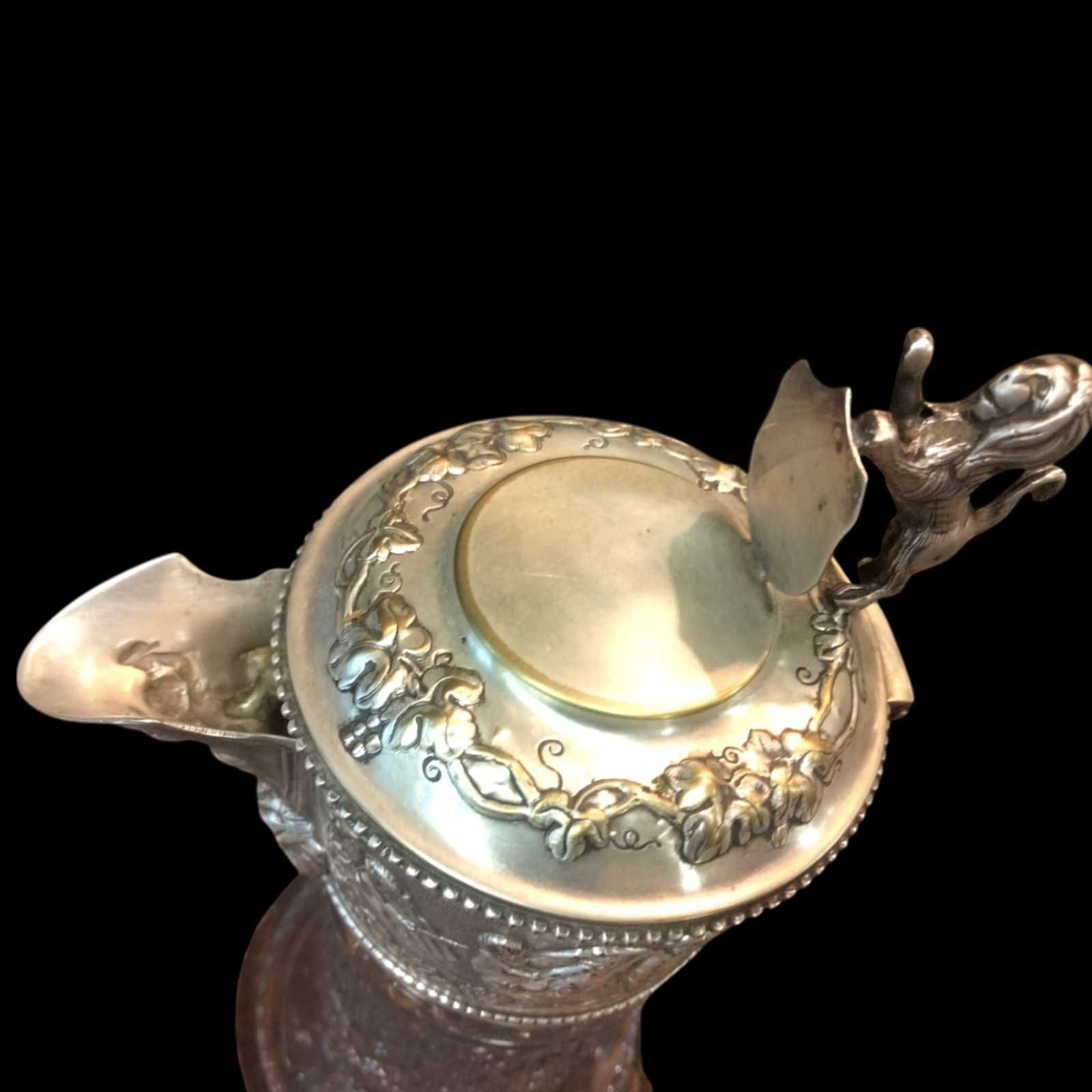 Elegante Jarra de Cristal do Século XIX com Detalhes em Prata