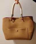 Reserved torebka elegancka camel nude z kosmetyczką czerwoną