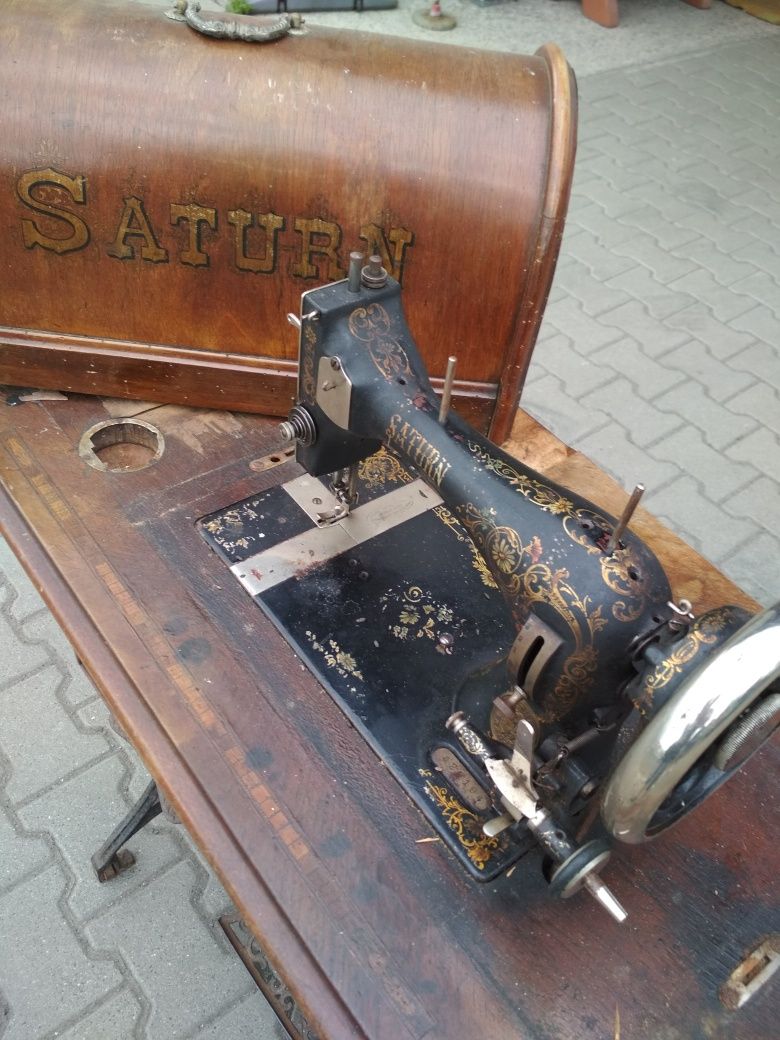 Stara żeliwna maszyna do szycia Saturn