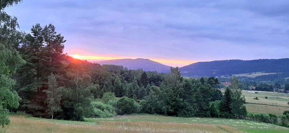 Domek pod lasem z pięknym widokiem Bieszczady.