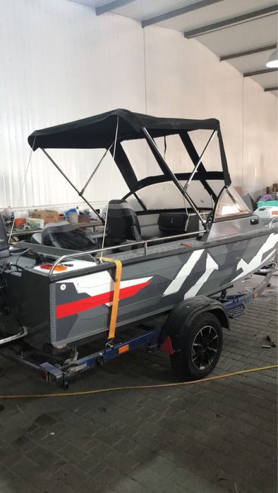 Пошив тентов для лодок  а так же перешивка сидений.