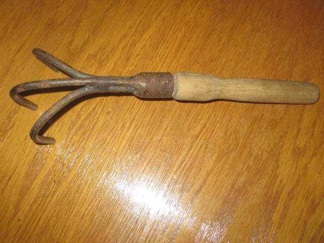 Грабельки маленькі для роботи на грядках