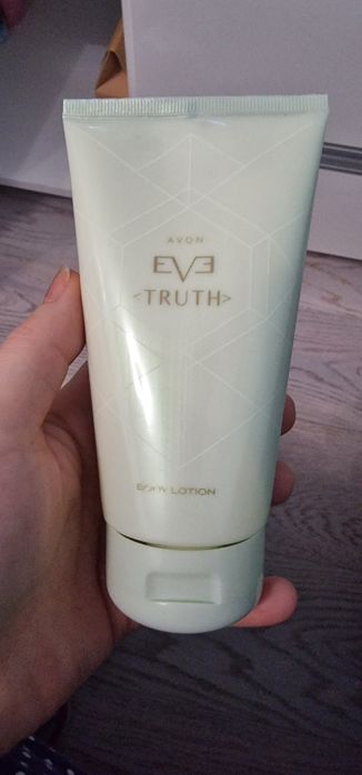 Perfumowany balsam do ciala Eve Truth AVON