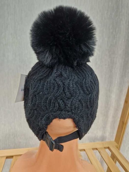 Nowa sweterkowa czapka z daszkiem zimowa kaszkiet pompon