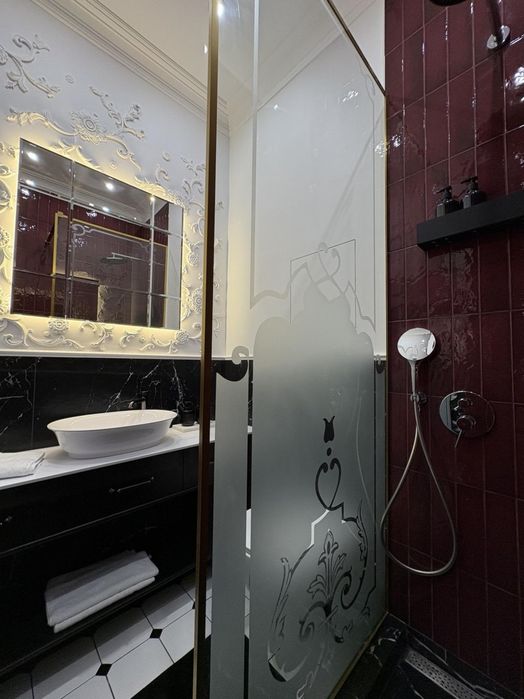Продаж дизайнерської 3кімн. квартири в центрі Львова біля парку Франка