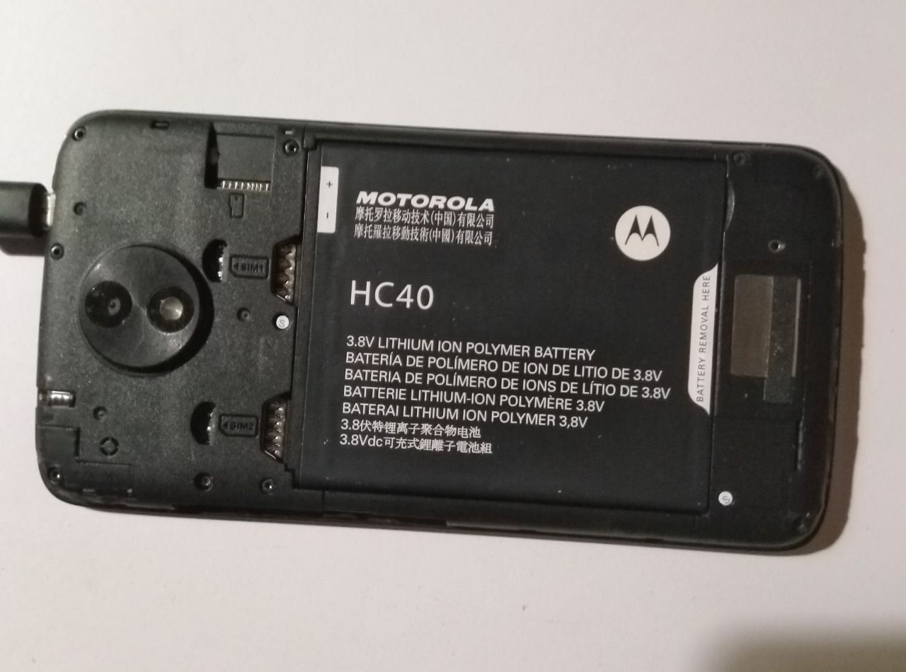 300 грн смартфон Motorola moto-C