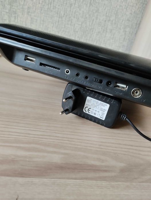 Продам  портативный ДВД