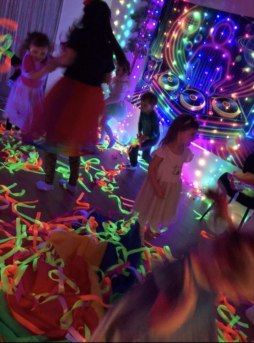 Animatorzy zabaw dla dzieci - 3 metrowy mis -neon party
