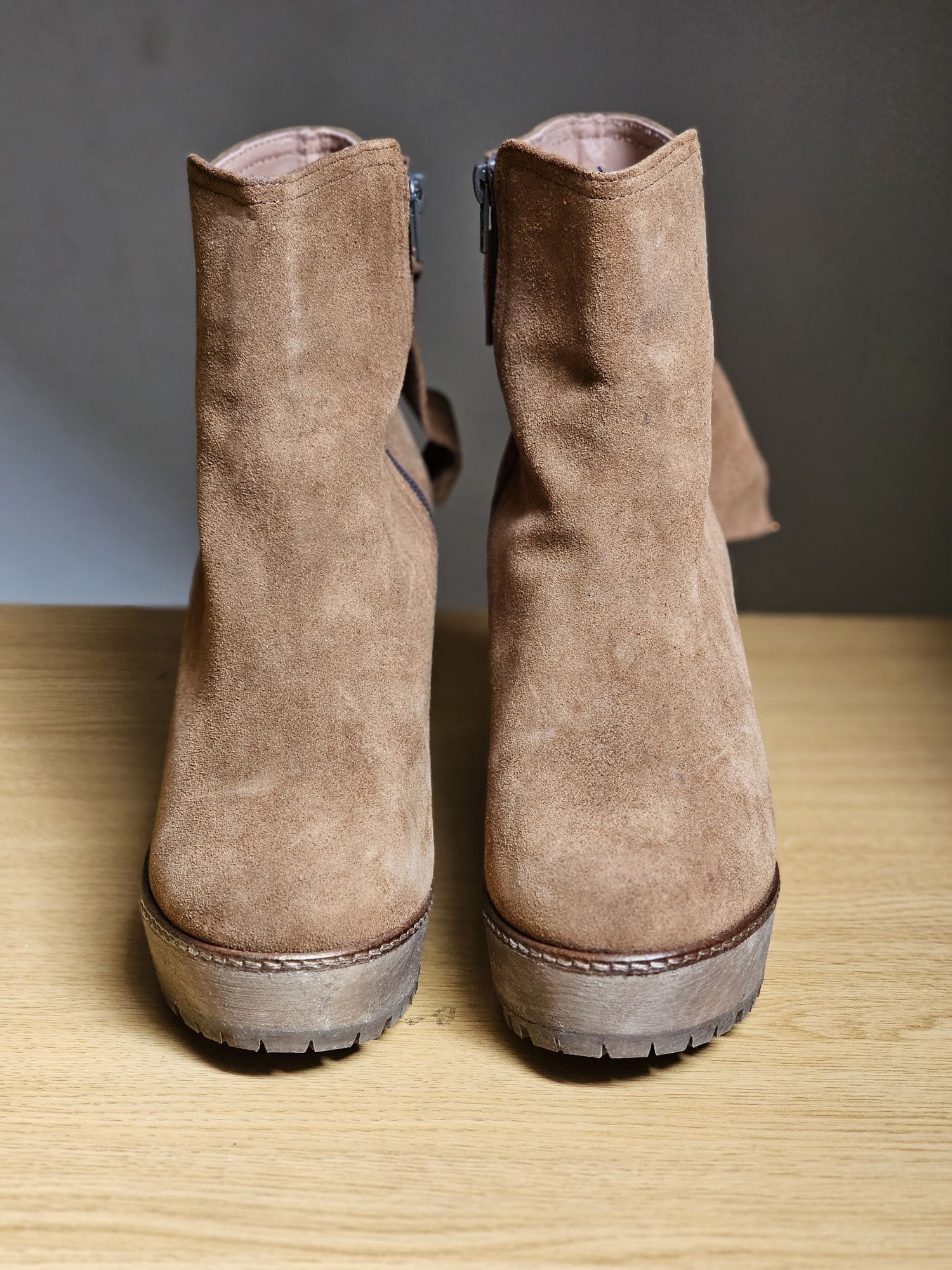 Botas novas (tacão) 39