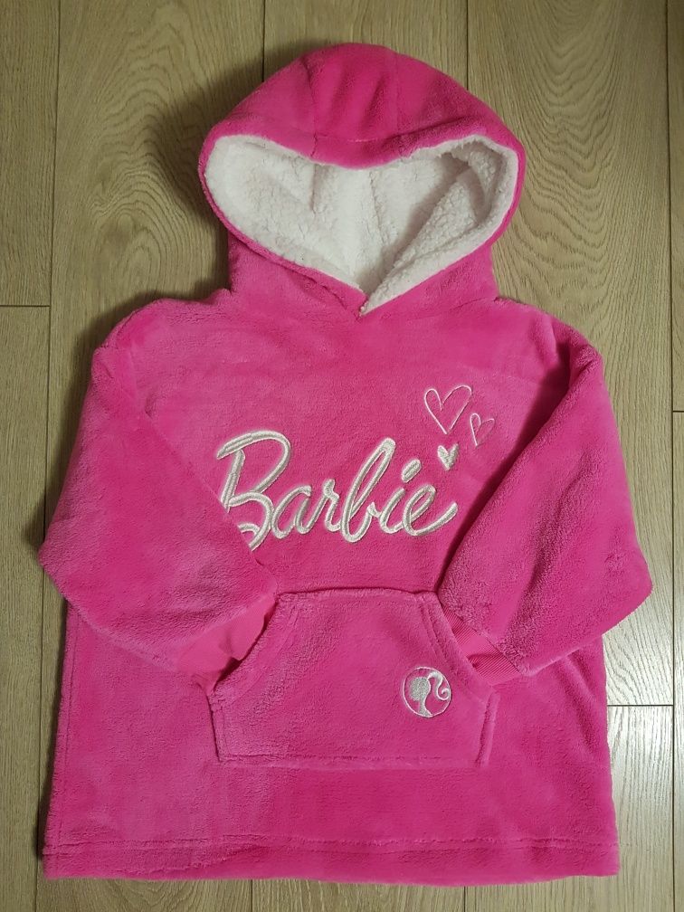 Puszysta bluza snuddie z motywem Barbie.