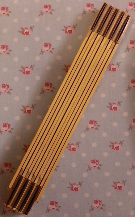 Fita métrica forte,  rígida e dobrável de 2 metros