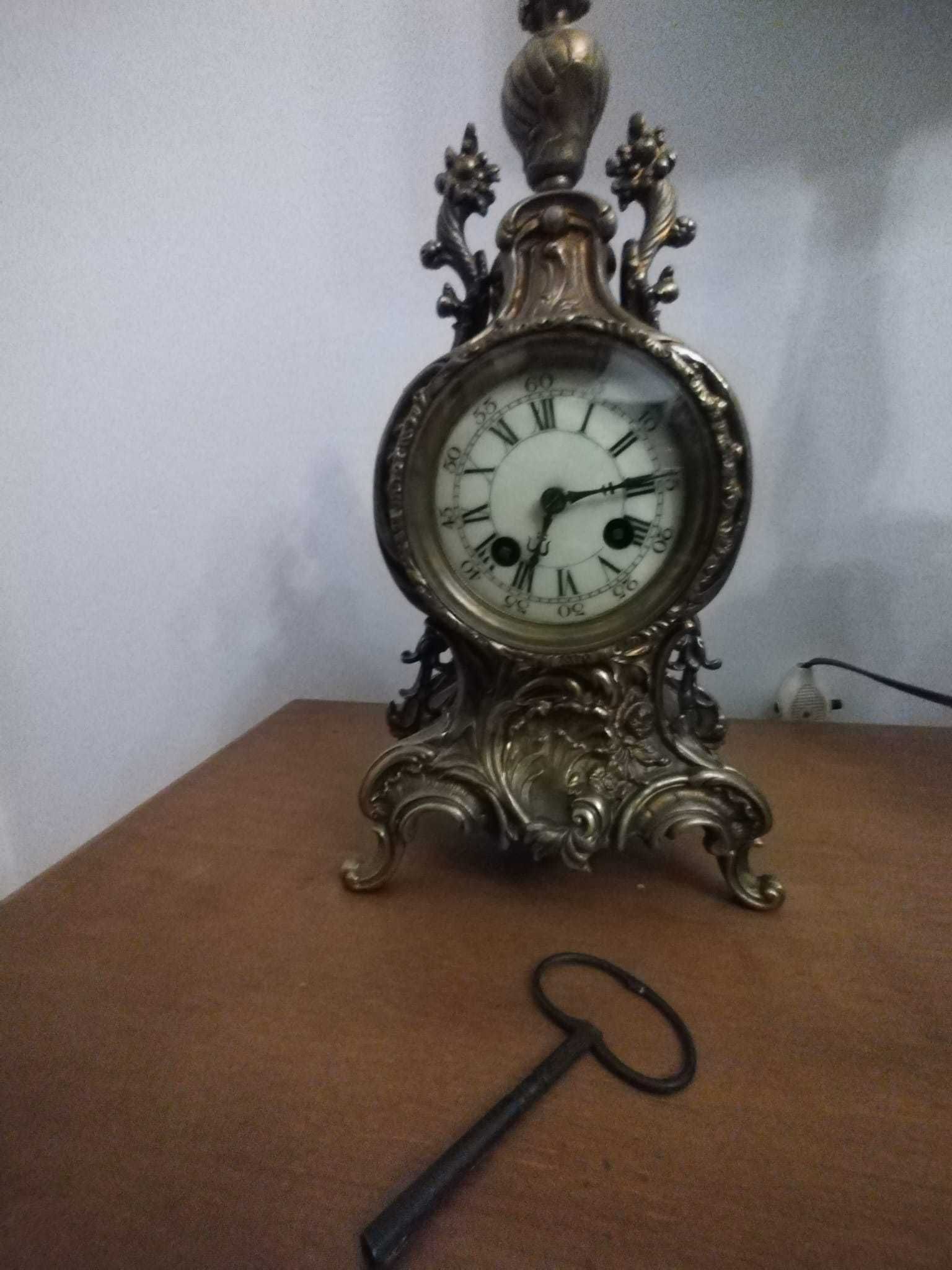Relógio de mesa com despertador-Bronze relevado