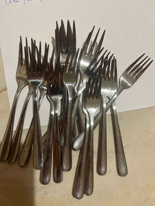 Столові набори , ложки, ножі , виделки, щипці для льоду