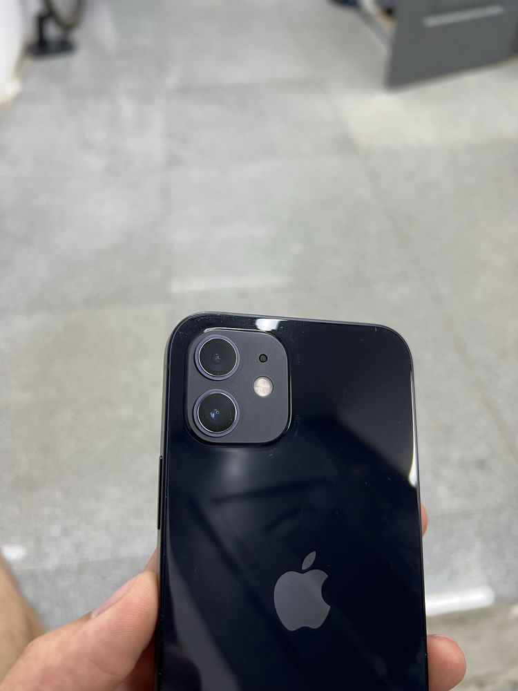 Продам Iphone 12 64g
