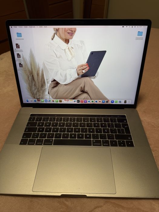 MAC BOOK PRO COM DEFEITO PARA PECAS