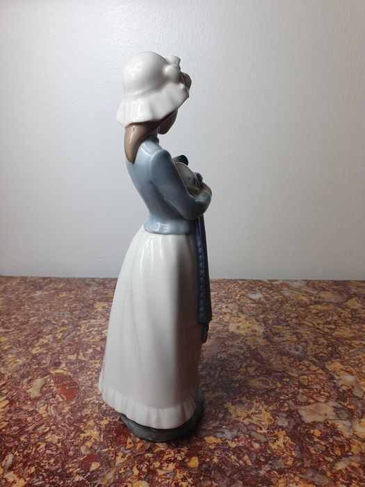 Duża Figurka NAO Lladro Dziewczyna z pieskiem Porcelana Hiszpania 26cm