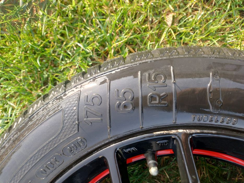 Felgi aluminiowe z oponami zimowymi