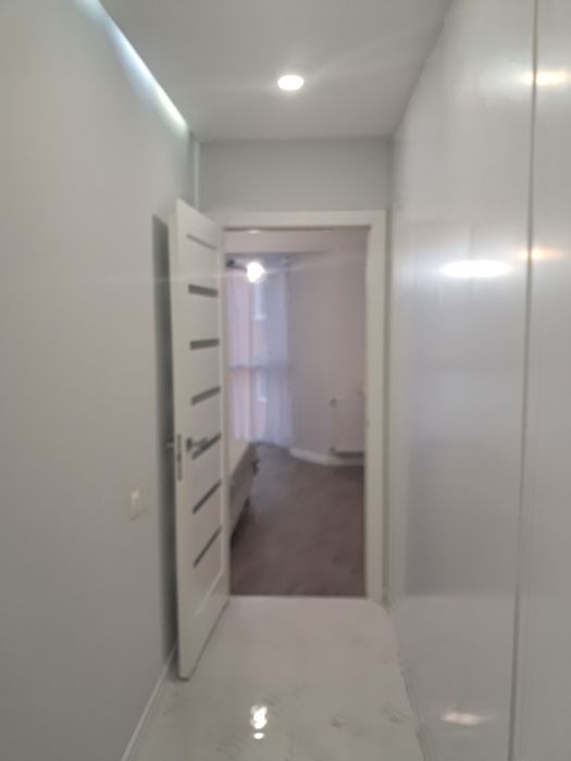 Продається  велика 1 кім.студія  р-н Новий  світсвіт