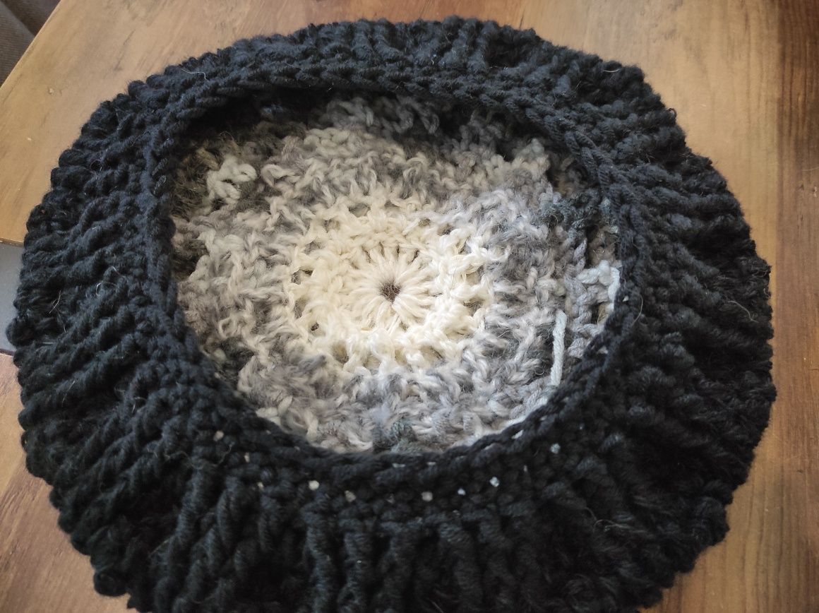 Boina crochet feita a mão