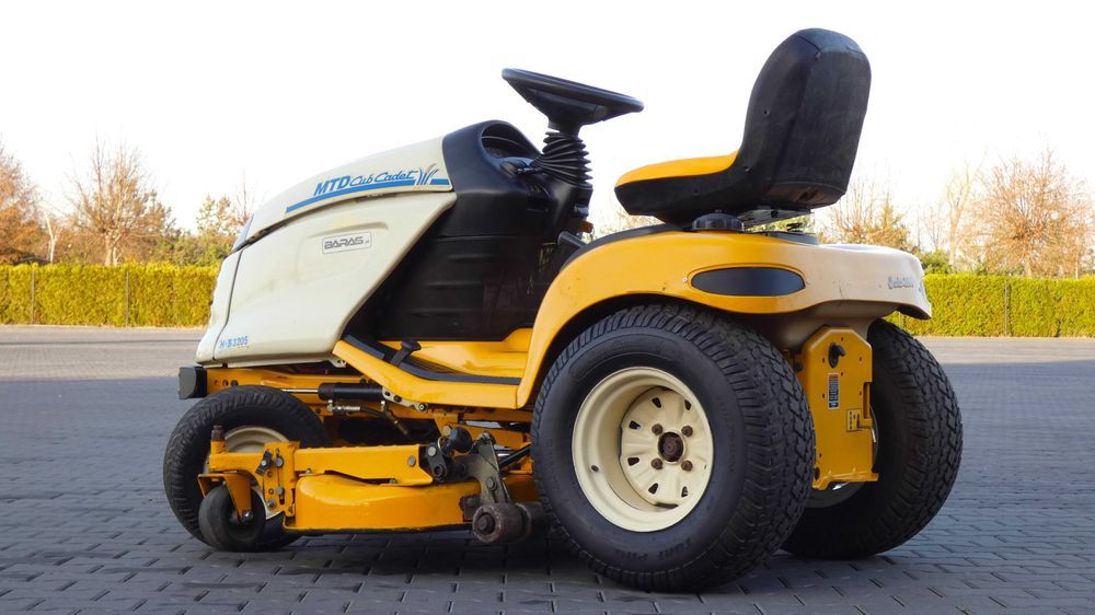 Traktorek kosiarka Cub Cadet 3205 Kawasaki 2 Cylindry (251101.4) Baras