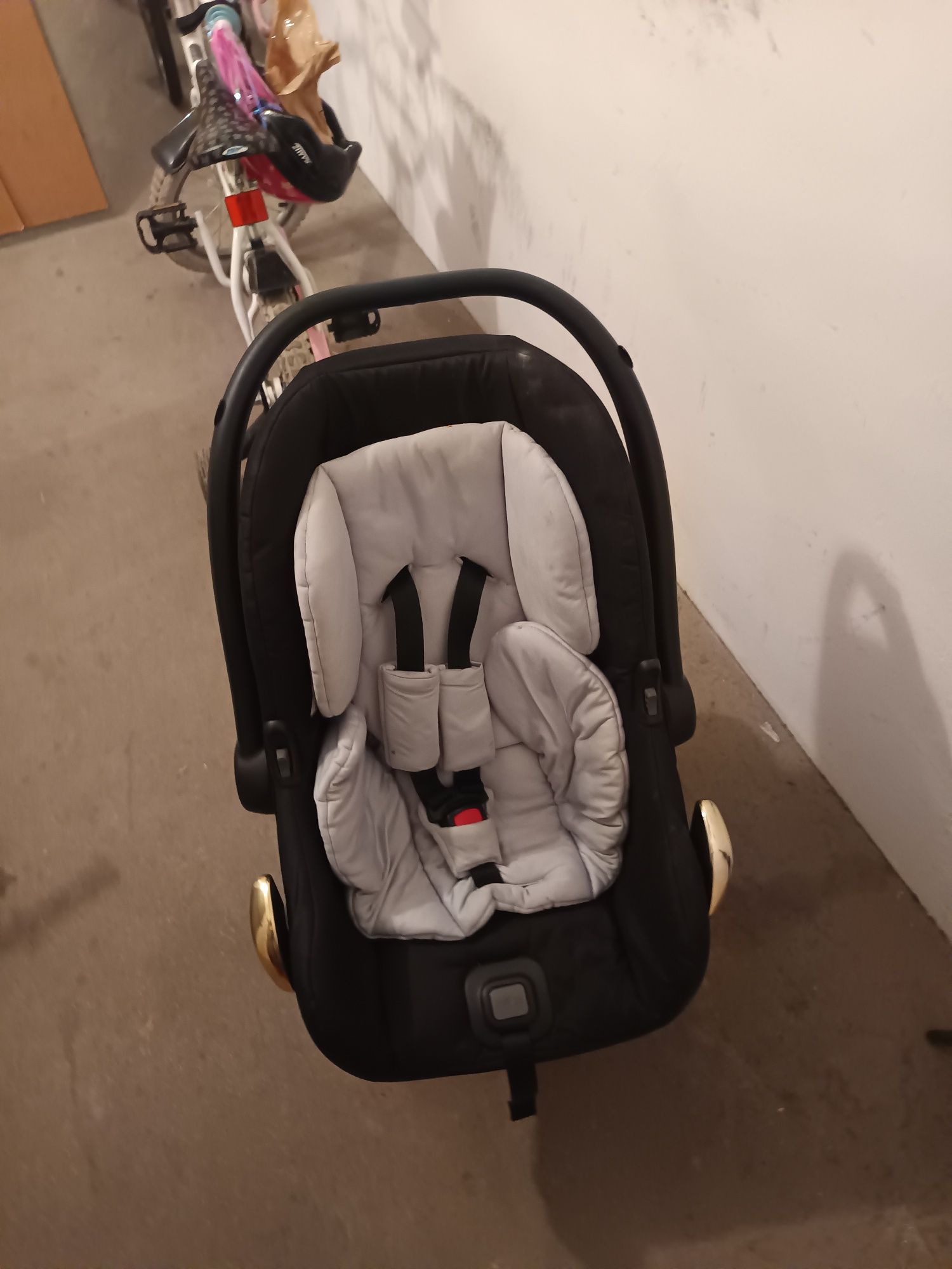 Nosidło junama  razem z bazą ISOFIX