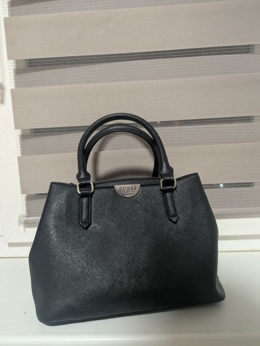 Продам сумочку Guess