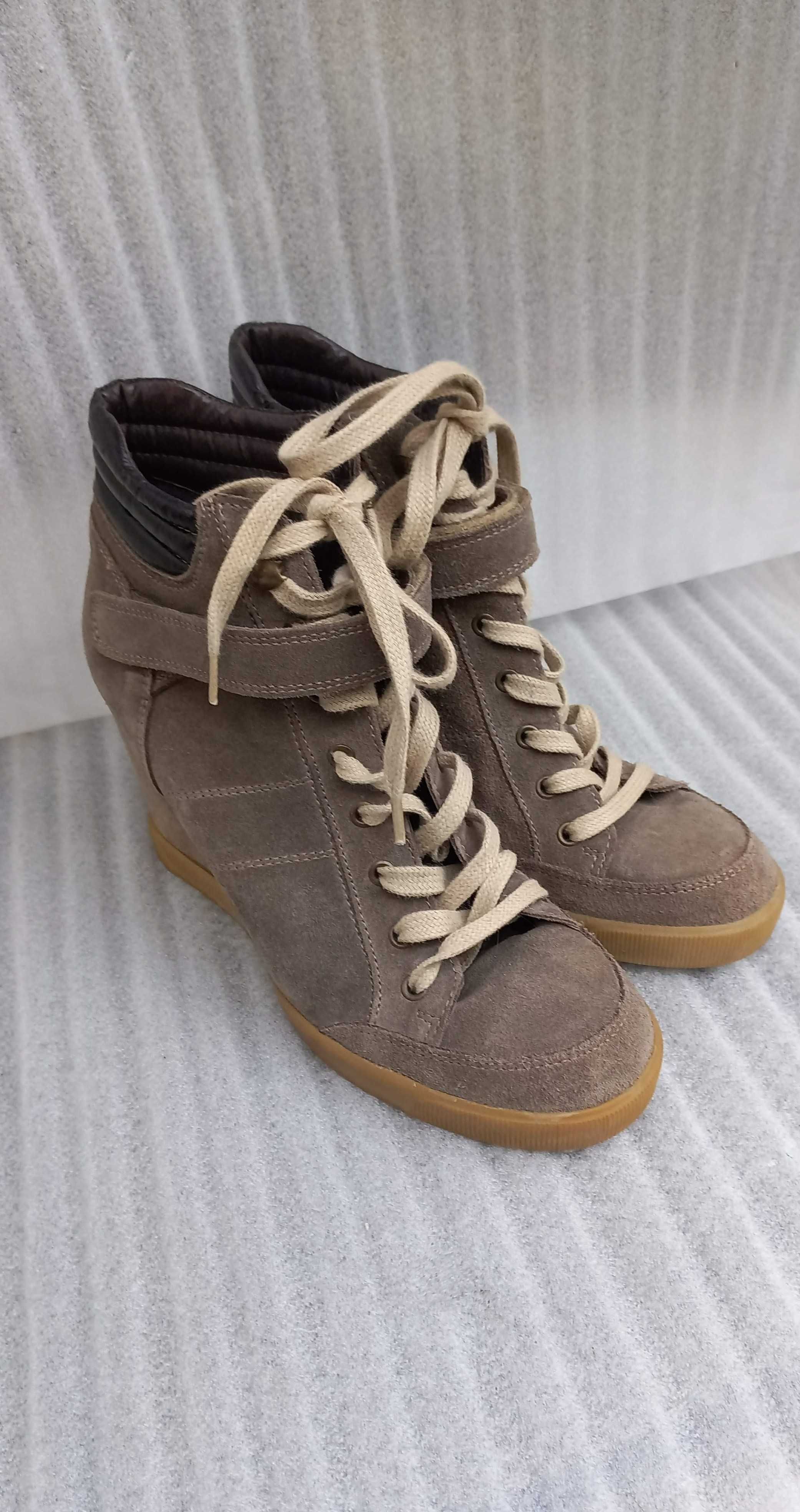 Sneakersy buty na platformie koturnie szare khaki zamszowe Buffallo 40