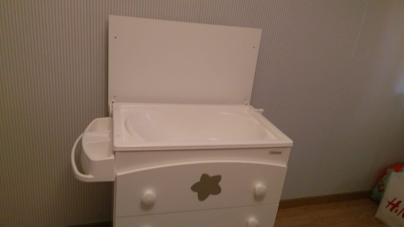 Cómoda / Trocador / Banheira da Marca Trama