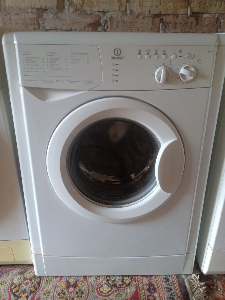 Стиральная машина Indesit WISL82  на 6 кг