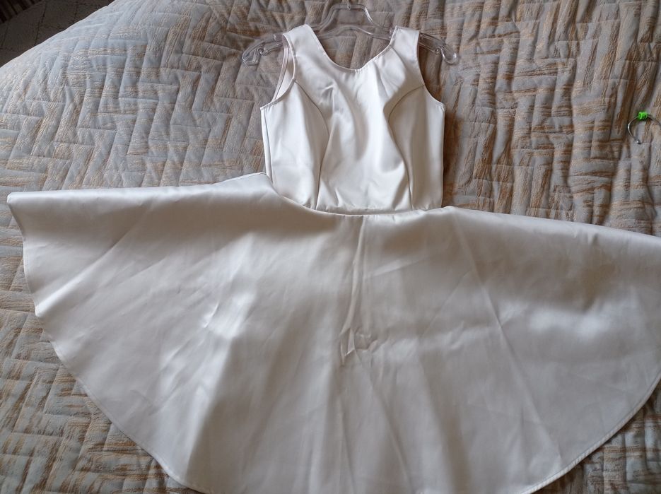 Kremowa sukienka Mohito, 36