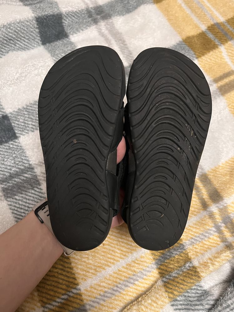 Босоніжки сандалі nike sunray protect