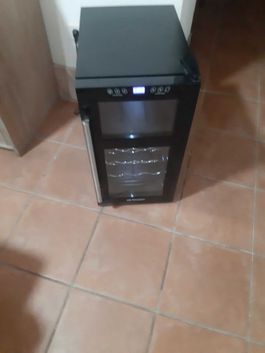Vendo mini frigorífico esta novo e com pouco uso