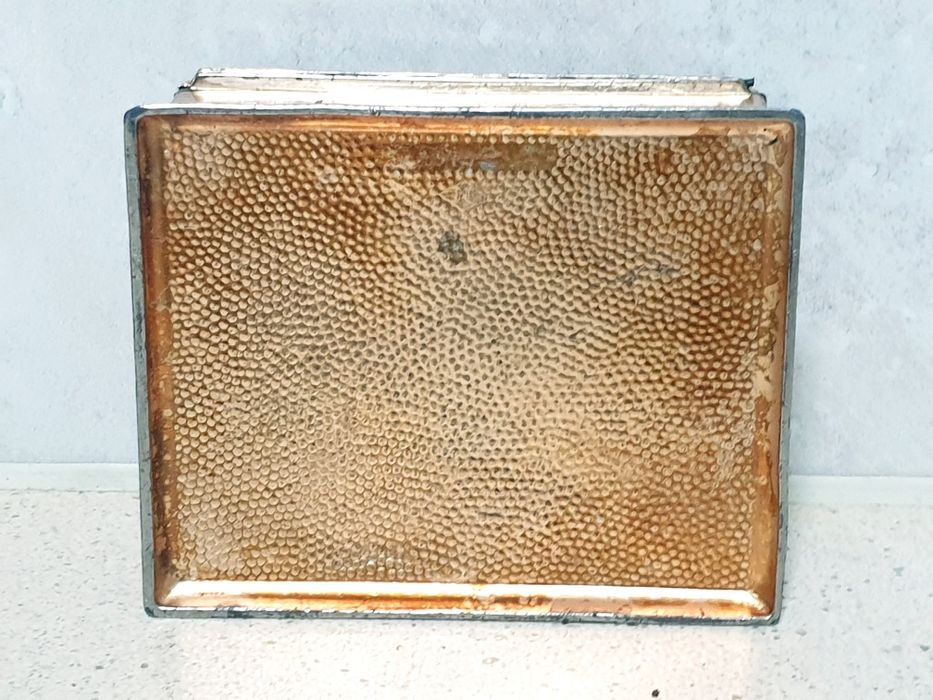 Antiga caixa cigarreira de mesa