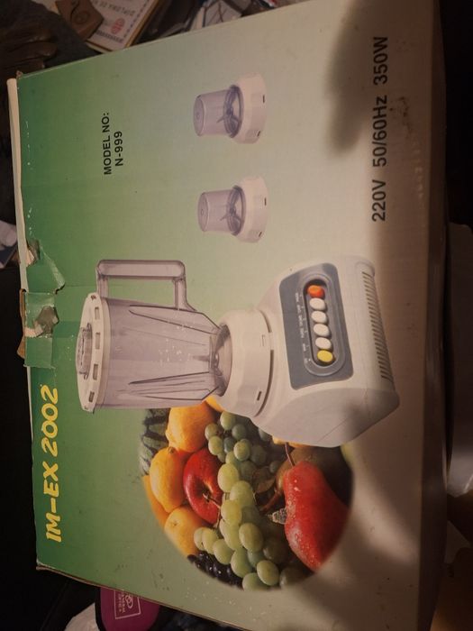 Liquidificadora nova com 2 acessorios