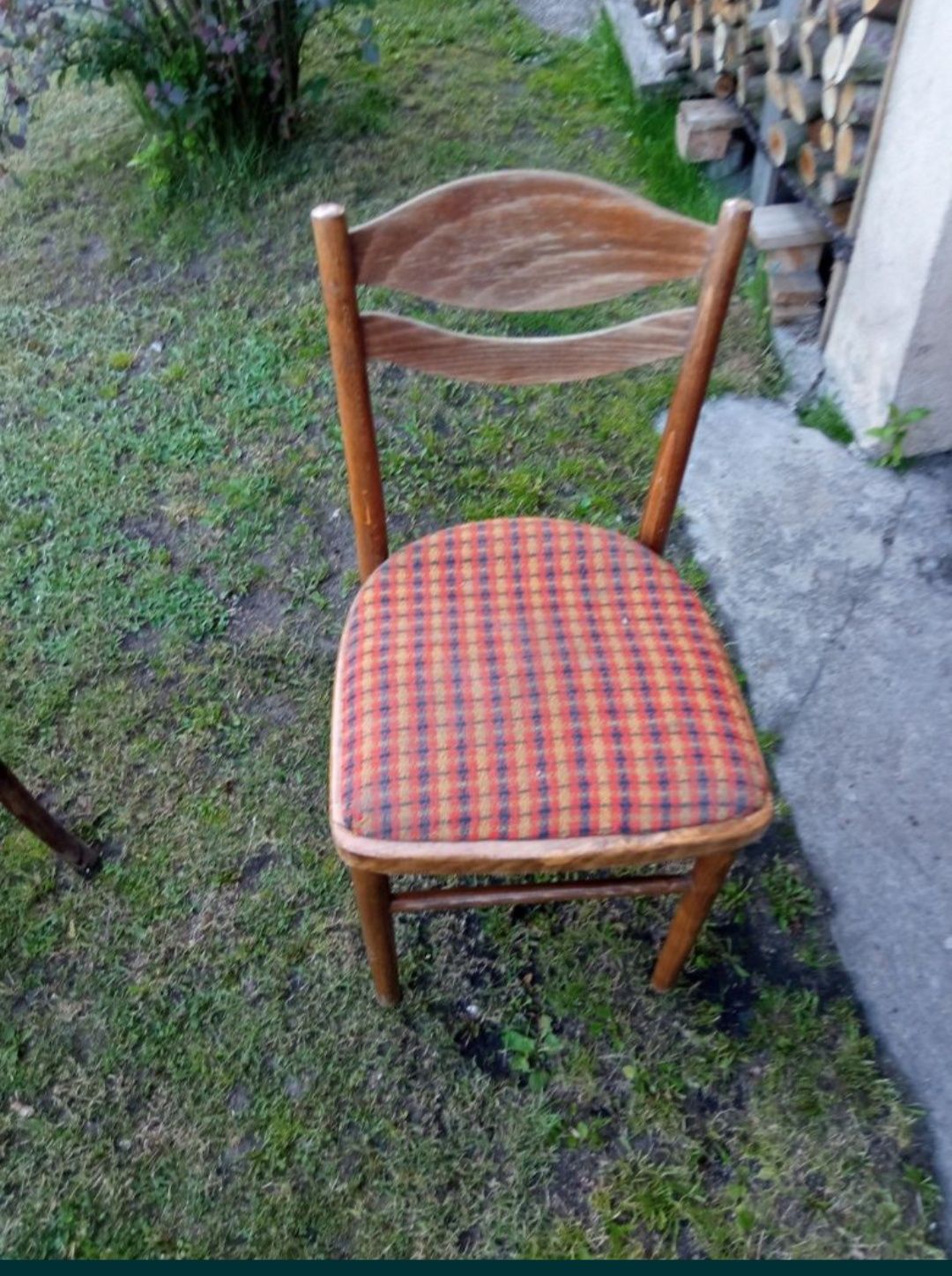 Stare gięte krzesła