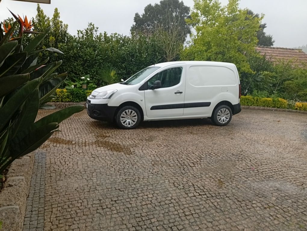 Vendo Berlingo de 2015 .3 lugares preço de fim de semana fim de semana