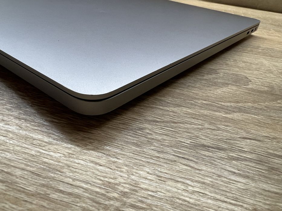MacBook Pro 16' 2019 A2141 /i7 6-Core/16Gb RAM/512GB SSD/4Gb