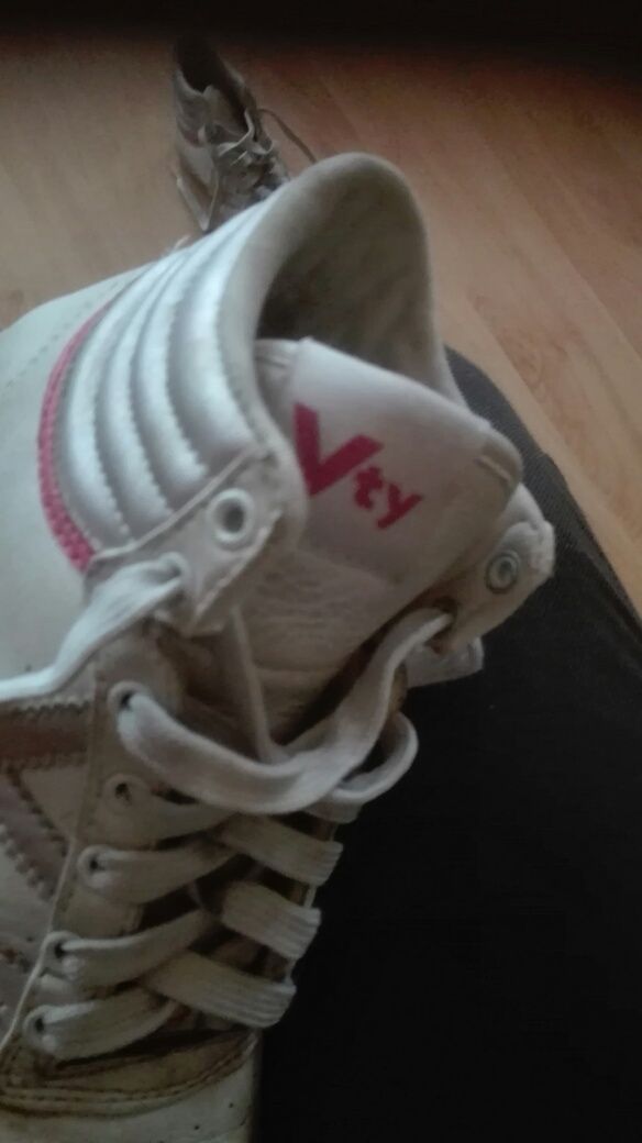 Buty sportowe dziewczęce 31