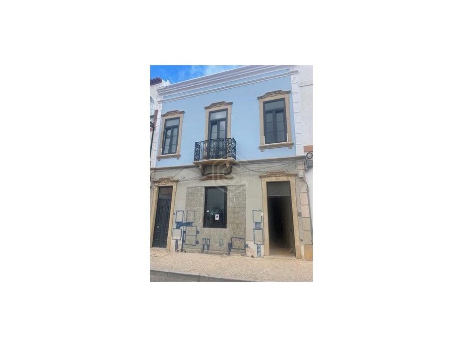 Apartamento T2+1 Restaurado no Coração de Loulé, Algarve